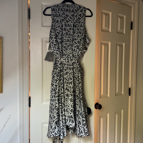 Balenciaga Logo dress - Picture 13 of 16